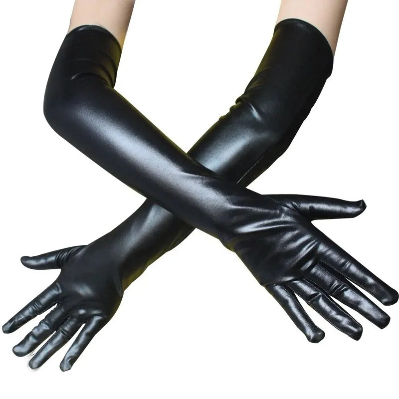 Luvas longas e sexy de couro envernizado