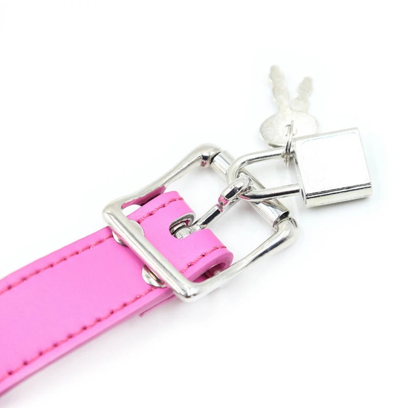 Plug Peniano de Silicone com Gag de Boca e Arnês de Couro - Acessório BDSM para Casais