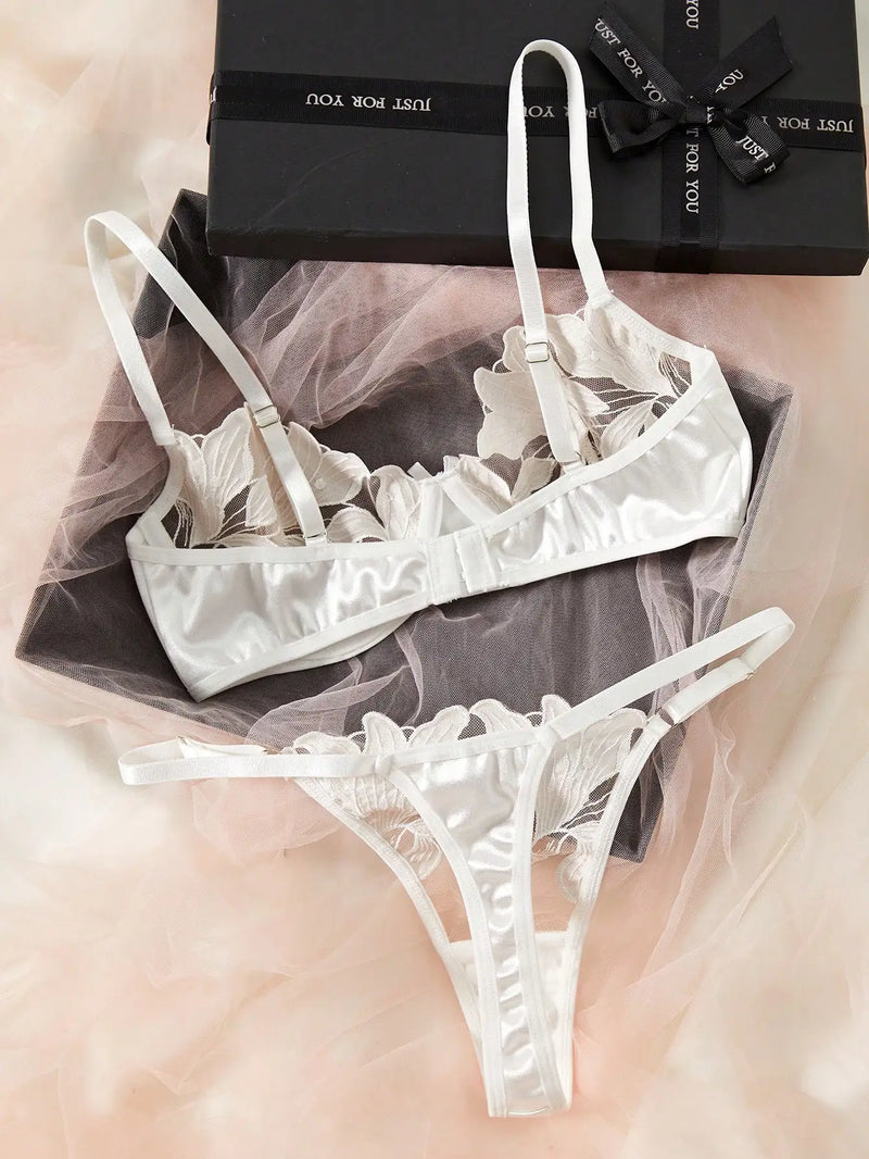 Conjunto de lingerie de renda requintada de duas peças florais transparentes, sutiã ultrafino, conjunto de calcinhas, lingerie exótica sólida para mulheres 2024