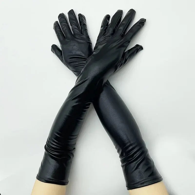 Luvas longas e sexy de couro envernizado